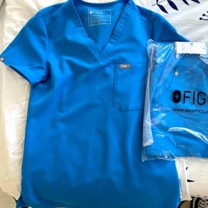 Catarina one pocket scrub top
Zamora joggers
Kade cargo